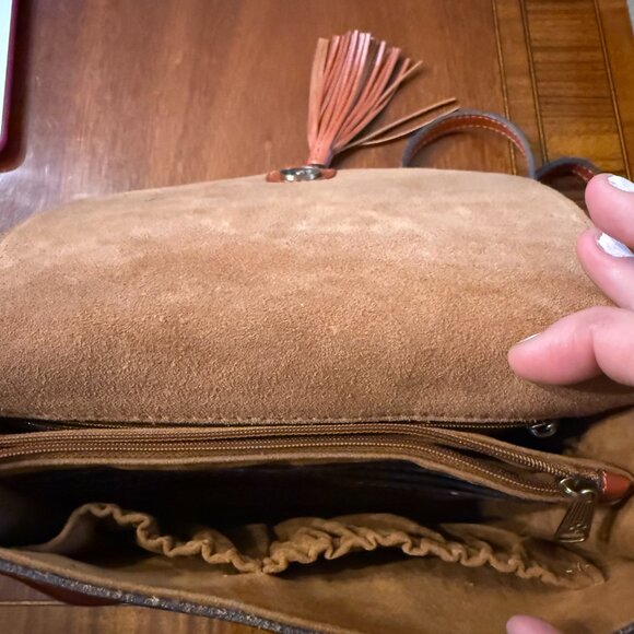 Patricia Nash Brinlee Saddle Crossbody Rose Tooled Tassel Leather Handbag Tan - Picture 4 of 4